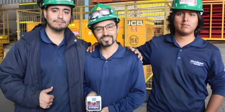Estudiantes de Santo Tomás Iquique son reconocidos a nivel nacional por crear innovador dispositivo para maquinaria pesada
