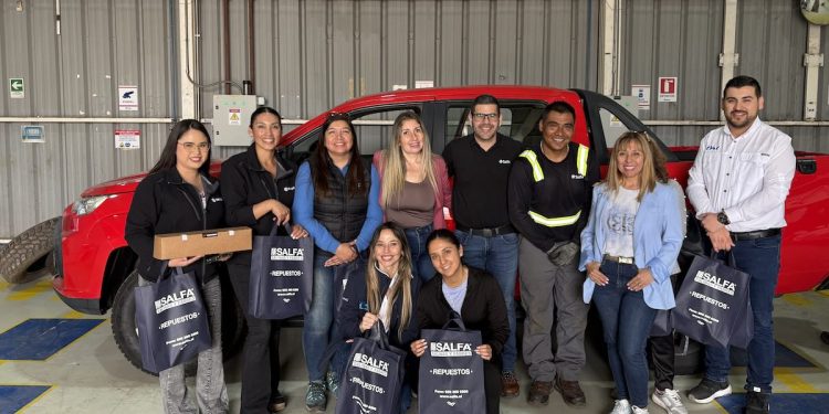 Comisión de Mujeres de la CChC Tarapacá realiza taller de mantención de vehículos para sus socias