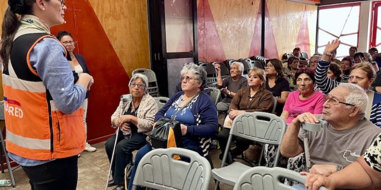 Vecinos de Iquique se preparan ante emergencias con el Programa “Siempre Listos”