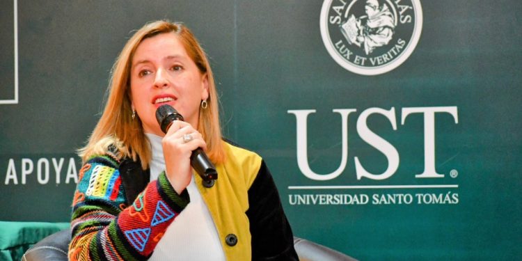 Representantes de Iquique presentan investigación pionera sobre salud mental de mujeres en carreras STEM