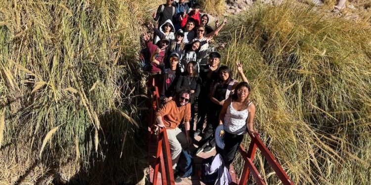 Explora capacita a estudiantes de San Pedro de Atacama en conservación de flamencos y monitoreo comunitario de aguas