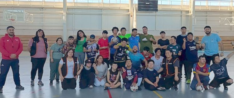 Estudiantes de Pedagogía en Educación Diferencial de UDLA aportan a taller de deporte adaptado en Proyecto de Acción Comunitaria