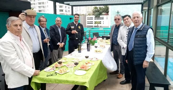 Patricio Sesnich recibió el cariño de sus amistades por Cien Líderes Mayores 2025