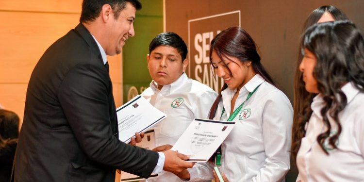 Santo Tomás Iquique y Liceo Bicentenario Kronos celebran cierre de exitoso año de alternancia