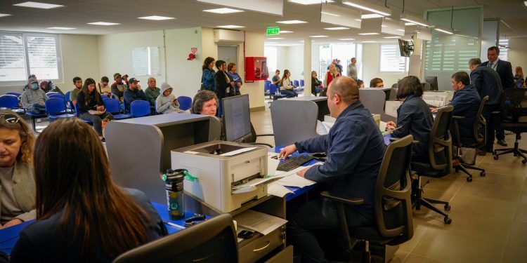 Claro empresas se adjudica la conectividad fija y móvil del Registro Civil en todo el país