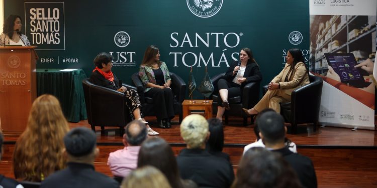 Primer seminario “Mujer y Logística” relevó el liderazgo femenino en Tarapacá