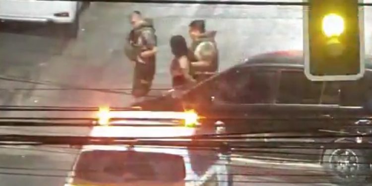 Conductora en estado de ebriedad causó daños a vehículos estacionados en la vía pública