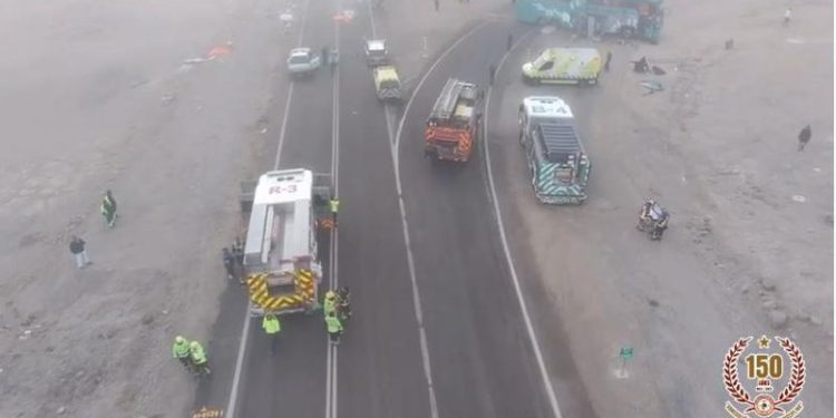 Cuatro muertos en el cruce de Paposo con Ruta A-5 donde chocaron dos buses interurbanos