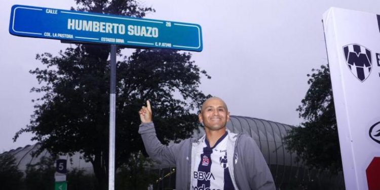 Humberto Suazo tras su retiro: Tiene una calle con su nombre en Monterrey, México