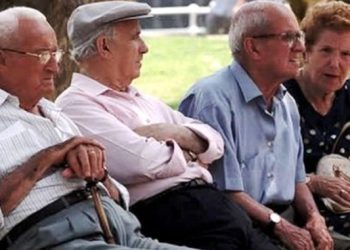 En el banco de la plaza