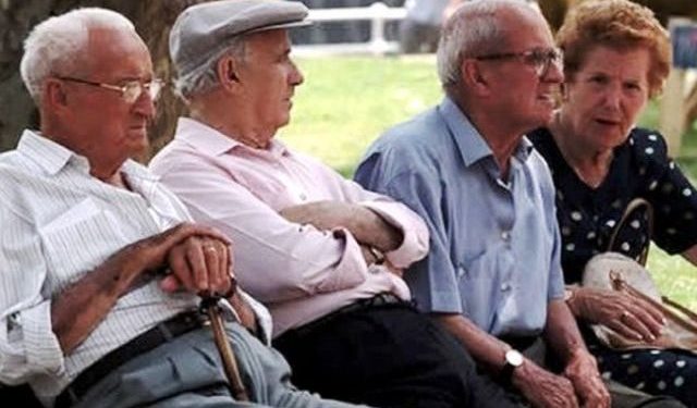 En el banco de la plaza