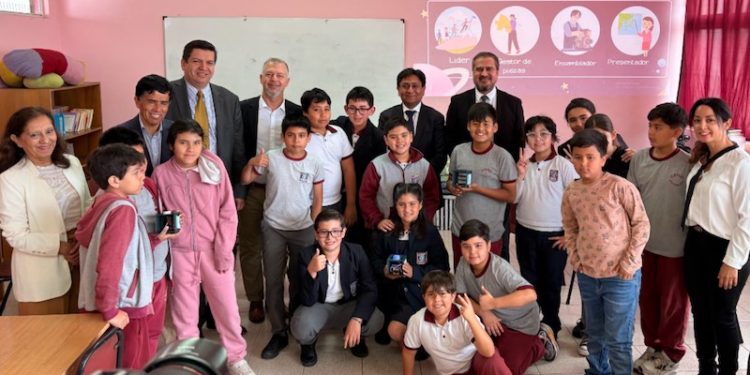 Proyecto FIC-R impulsa el desarrollo de tecnología aeroespacial y acerca la ciencia a estudiantes de Antofagasta