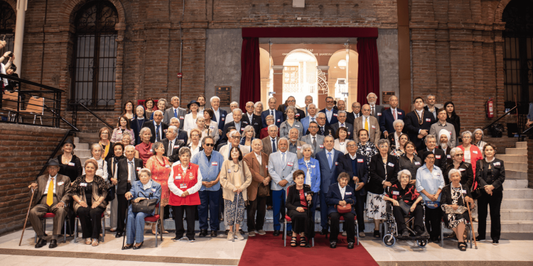 Con presencia de autoridades y familiares: 100 Líderes Mayores son reconocidos por su aporte al país