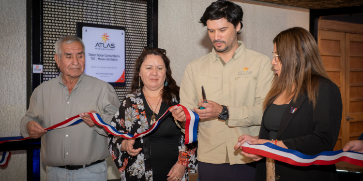 Atlas Renewable Energy realiza acto de donación de tótems energéticos para uso público a la Municipalidad de María Elena