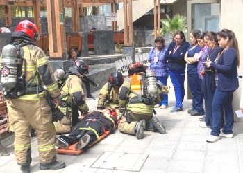 Trabajadores y usuarios del Hospital de Arica participaron en simulacro de terremoto