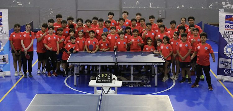 Liga escolar de tenis de mesa reúne a 60 estudiantes de Antofagasta y Calama en su primera fecha 2025C