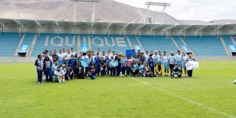 Estudiantes alientan a Deportes Iquique previo a su duelo decisivo