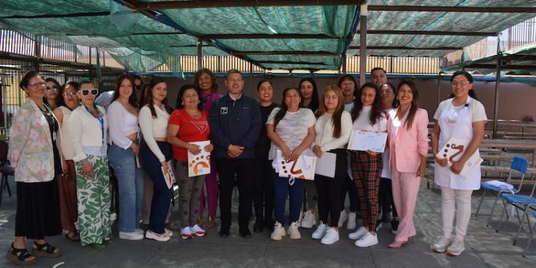 Diez internas del CCP Iquique terminaron con honores curso de pastelería y panadería