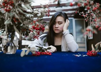 Más allá del brillo: Cómo enfrentar el estrés emocional de diciembre