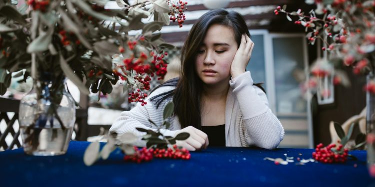 Más allá del brillo: Cómo enfrentar el estrés emocional de diciembre