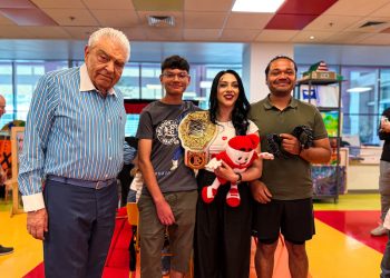 Stephanie Vaquer visita Teletón Santiago y entrega sus simbólicos cuernos subastados en la Lucatón 2025