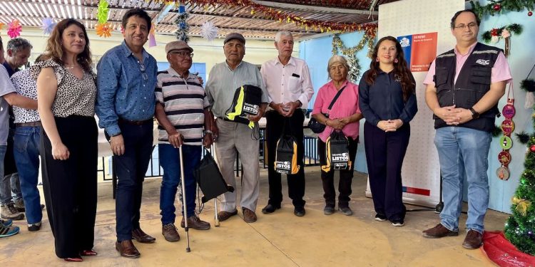 Capacitación y entrega de kits fortalecen la seguridad energética de adultos mayores en Pica