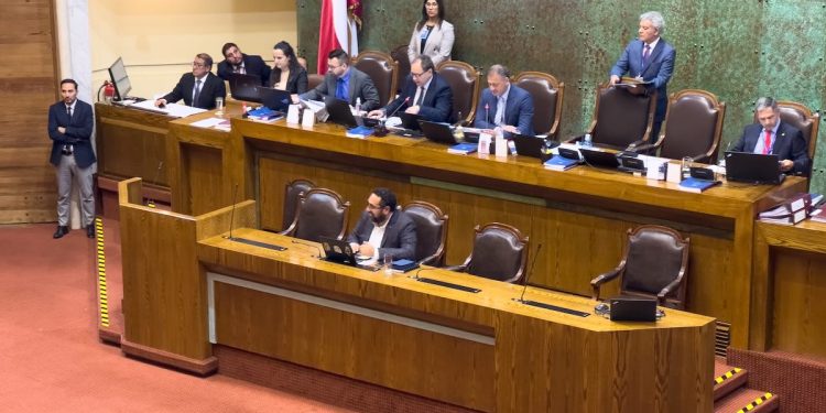 Cámara despacha a ley proyecto que prohíbe y regula el uso de dispositivos móviles en establecimientos educacionales