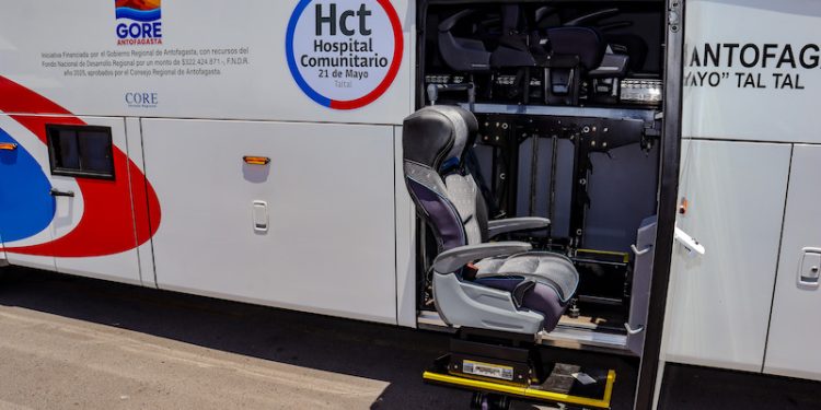 Hospital comunitario de Taltal cuenta con nuevo bus para traslado de pacientes