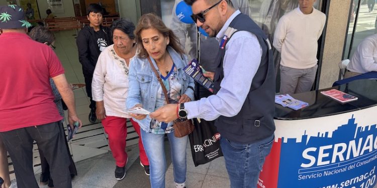 Stand informativo promueve una Navidad segura y un consumo responsable