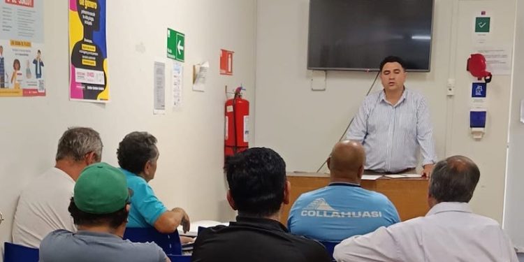 Seremi de Transportes se reúne con FEDETAC y refuerza llamado a la conducción responsable en Tarapacá