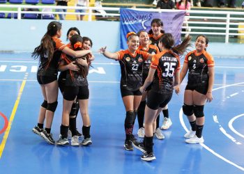Escuela Humberto Valenzuela y Azapa Valley School campeones del vóleibol sub 12