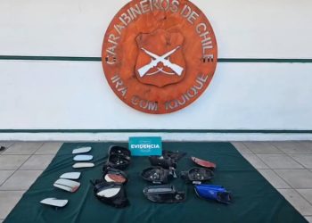Circulaban en vehículo por el centro con patentes adulteradas portando nueve espejos robados