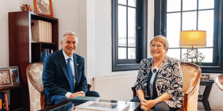 Cadem: 52% cree que Kast debiese apoyar la candidatura de Bachelet a la ONU, pero entre los que votaron por él, 68% piensa que debería rechazarla