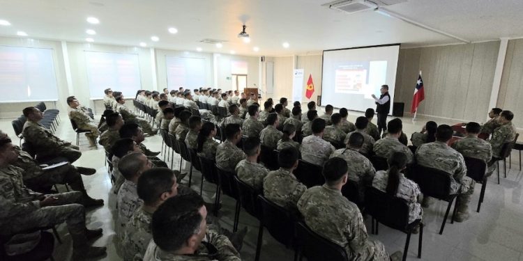 Defensoría de Tarapacá cerró ciclo de charlas con Fuerzas Armadas y de Orden en la región