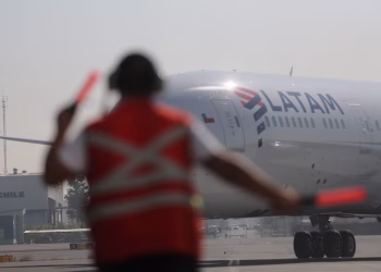 ¿Vuelve Latam?: el Gobierno autorizó a la aerolínea chilena a operar vuelos de cabotaje en el país