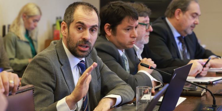 Comisión de Hacienda de la Cámara despachó a la Sala el proyecto que otorga nuevos beneficios tributarios en contribuciones para adultos mayores