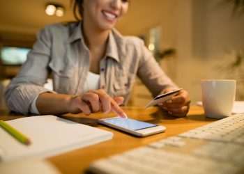 Caídas de apps y errores bancarios: El «seguro digital» que la banca adopta para evitar la fuga masiva de clientes