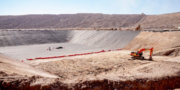 Lomas Bayas invierte US$16 millones en infraestructura crítica de contención