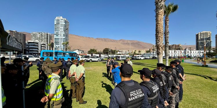 Operativo conjunto en el borde costero de Iquique refuerza fiscalización y prevención