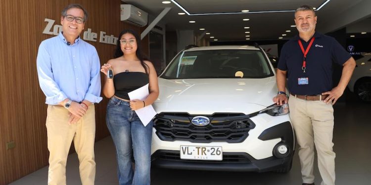 Anaís García fue a ZOFRI para renovar abono del CDI y se llevó un Subaru Crosstrek