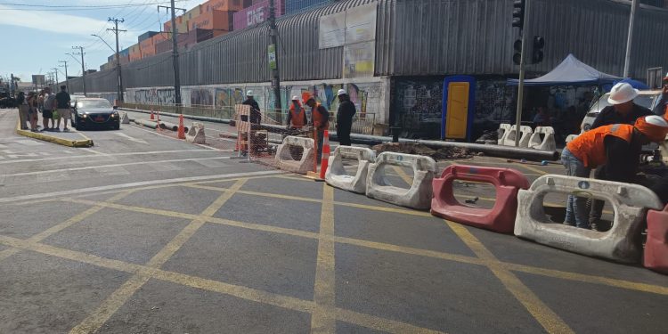 Aguas del Altiplano inicia trabajos de renovación de colector ubicado en calle Salitrera Victoria y Colón