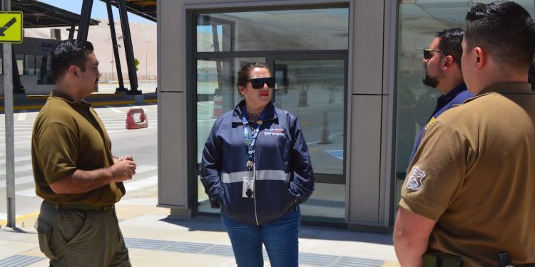 Seremi de Seguridad Pública visitó nuevas dependencias del Control Aduanero Quillagua
