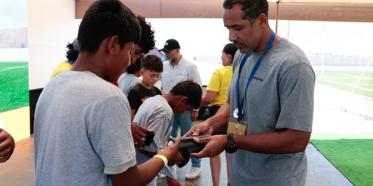 Jean Beausejour lideró Festival de Fútbol Familiar en Caleta Chanavayita