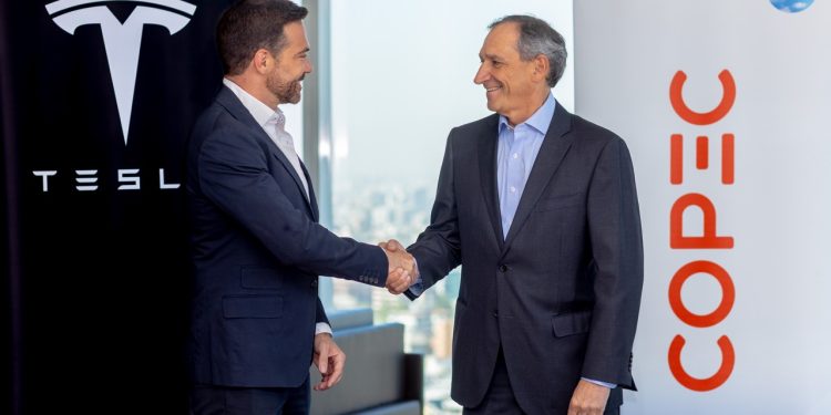 Copec y Tesla fortalecerán red de carga eléctrica en carreteras de Chile con Superchargers