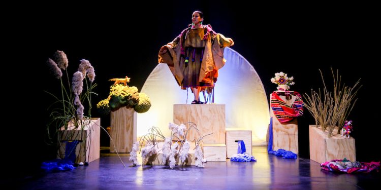 Obra “Cosmoandina” finalizará su gira por Chile con función gratuita en el Teatro Municipal de Iquique
