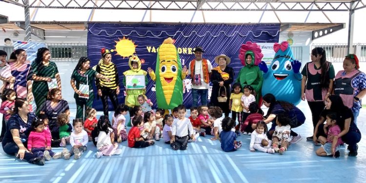 Obra “Volviendo a la Tierra” acercó la agricultura a niñas y niños en programa de verano de Integra