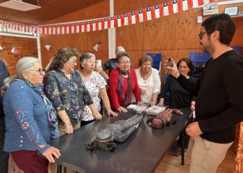 Adultos mayores se capacitan para difundir la Cultura Chinchorro en la región de Los Lagos