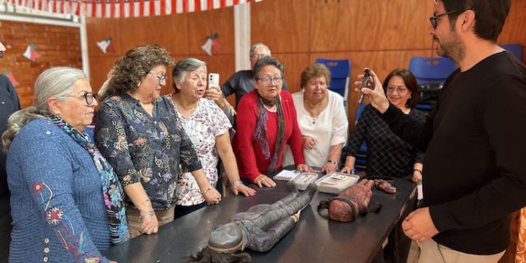 Adultos mayores se capacitan para difundir la Cultura Chinchorro en la región de Los Lagos