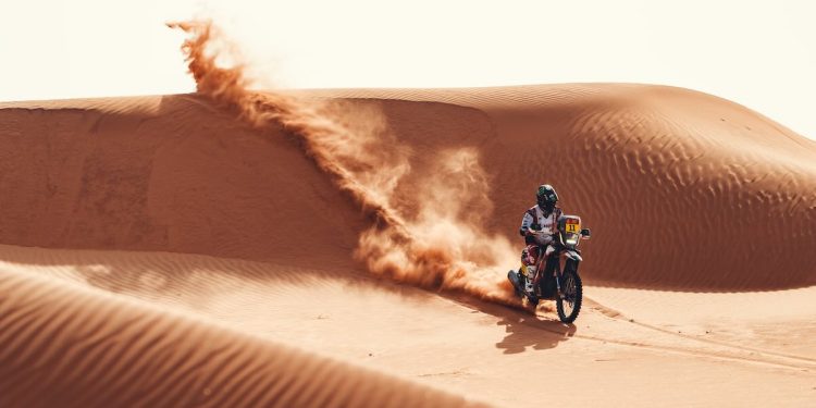 Nacho Cornejo enfrenta la velocidad extrema de Wadi Ad-Dawasir y se mantiene en la lucha del Top 6 del Rally Dakar