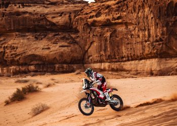 Nacho Cornejo doma las piedras y la navegación de Al Ula para firmar un sólido Top 6 en la Etapa Maratón